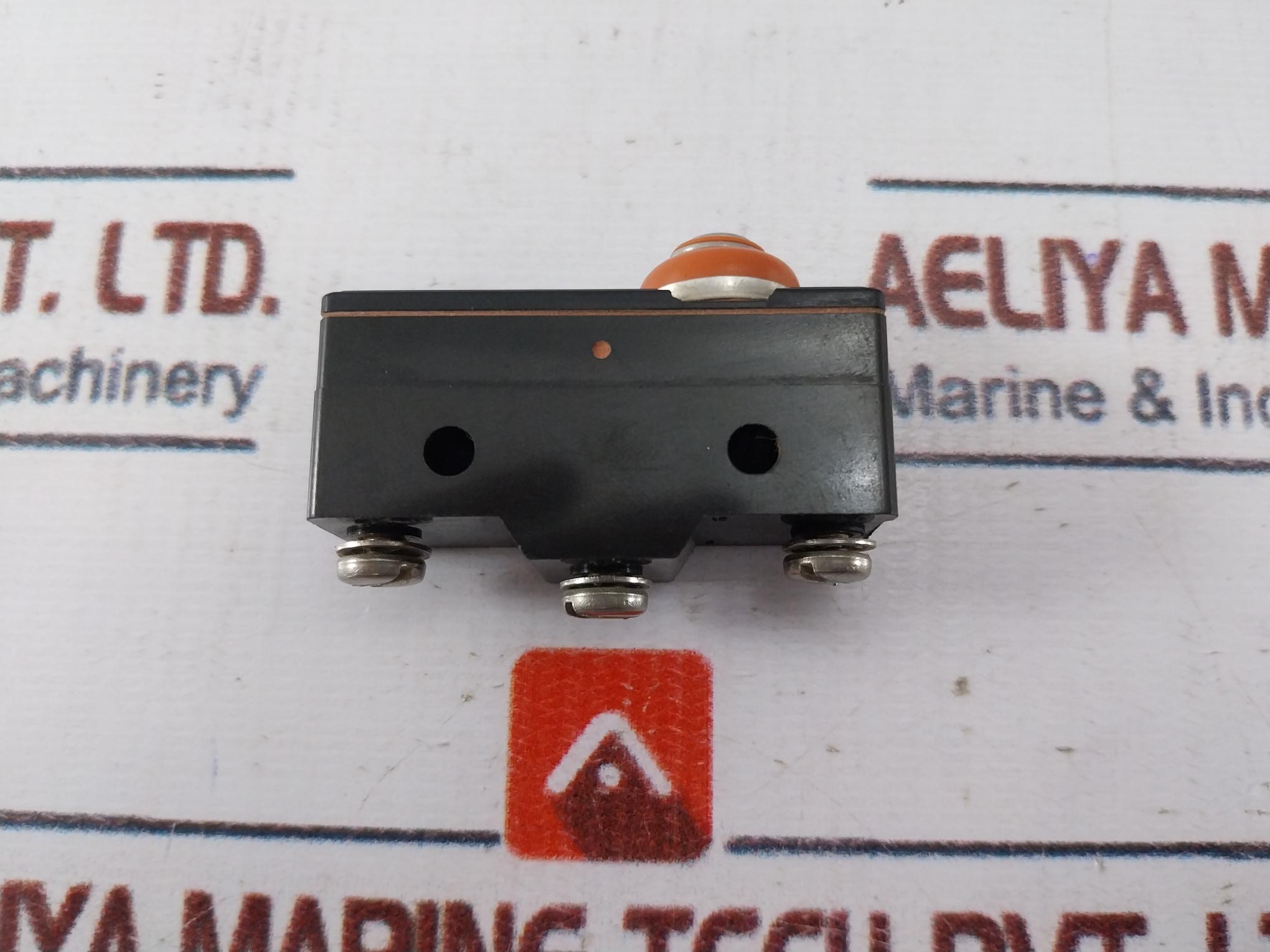 Omron Z-15Gd55-b4T Micro Switch 15A 1348Z