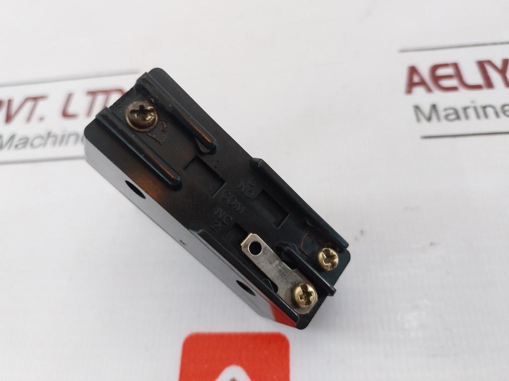 Omron Z-15Gq General-purpose Basic Switch Z4G1P05A 675008 15A 125/250 Or 480Vac