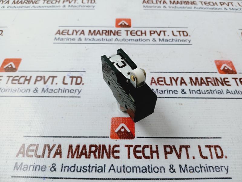 Omron Z-15gw22-b Short Hinge Roller Lever Limit Switch 15a 250v~ 09422h1