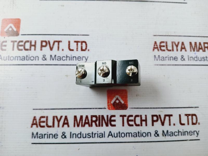 Omron Z-15gw22-b Short Hinge Roller Lever Limit Switch 15a 250v~ 09422h1