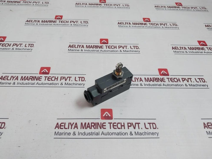 Omron Ze-q22-2 Industrial Limit Switch
