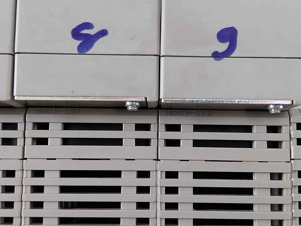 Omron Cs1W-at211 Plc I/O Module C200H-bc-v 24V Dc 7Ma 50W Cs1G-cpu45H Ver. 4.1