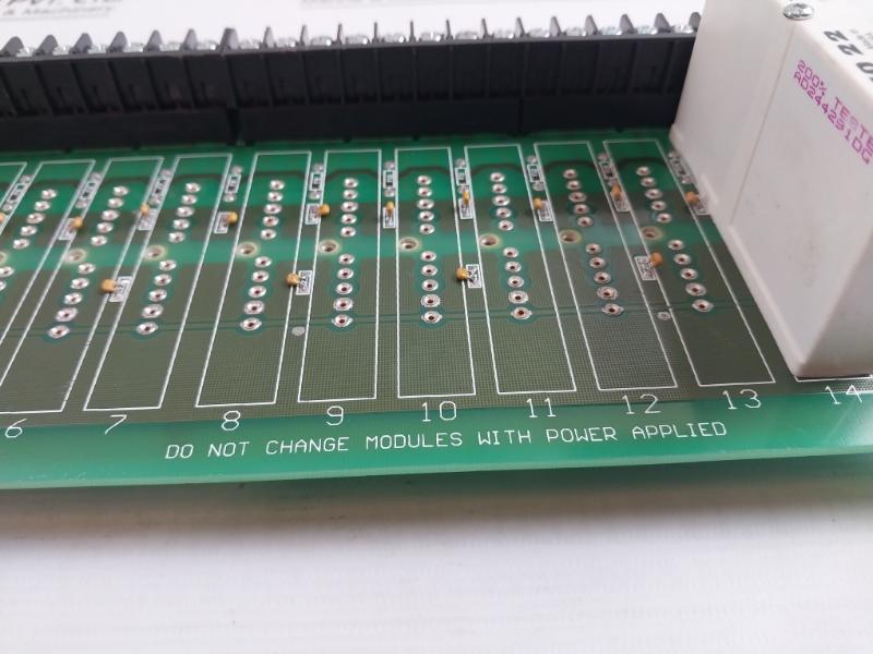 Opto 22 Pb16Ah I/O Mounting Rack 16-channel Analog 0 To 10V