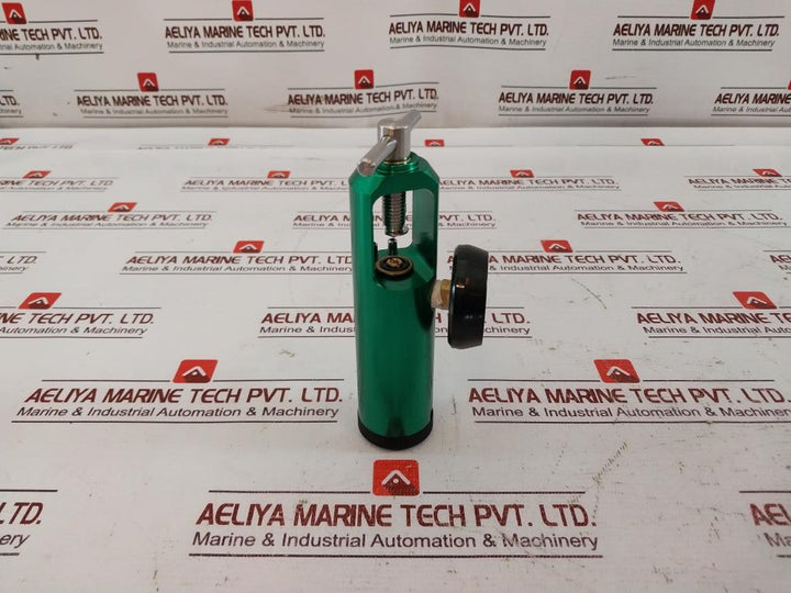Oxygen Flow Control Regulator 0 To 3000 Psi Rev: A 006-0423