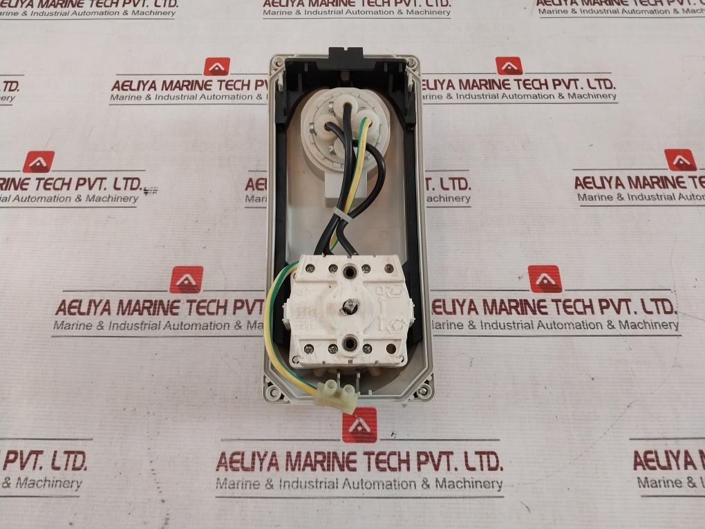 Palazzoli 491233 Interlocked Socket Outlet 380V 50Hz-440V 60Hz