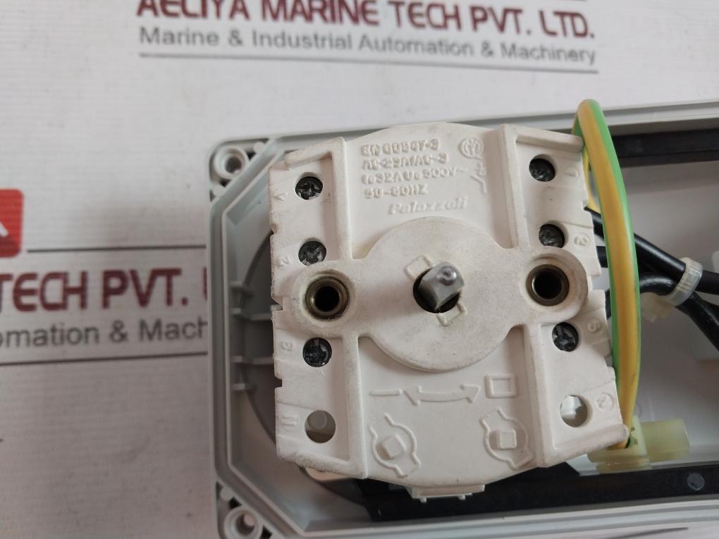 Palazzoli 491233 Switched Socket With Mechanical Interlock 50–60 Hz 500V