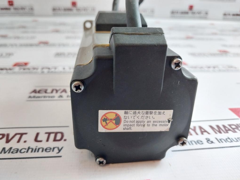 Panasonic Mhmj042G1V Ac Servo Motor 0.4 Kw 200 Hz 3000 R/Min