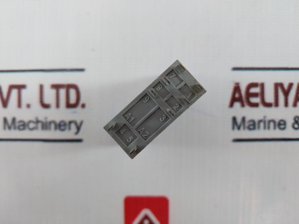 Lot of 13X PARAMOUNT P2-FPR AC 230V Relay 6A 250V AC-1 30V DC-1 IEC 61810