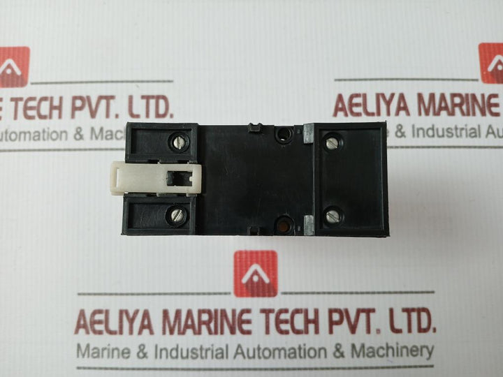 Paramount Series P3 2C/O F Z Relay With Socket Base 10 Amp 250 Vac