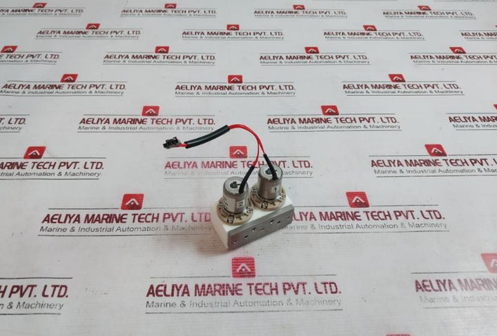 Parker 018-0300-900 Hplc Gradient Valve Assy Vac-20 Psig Dc9V