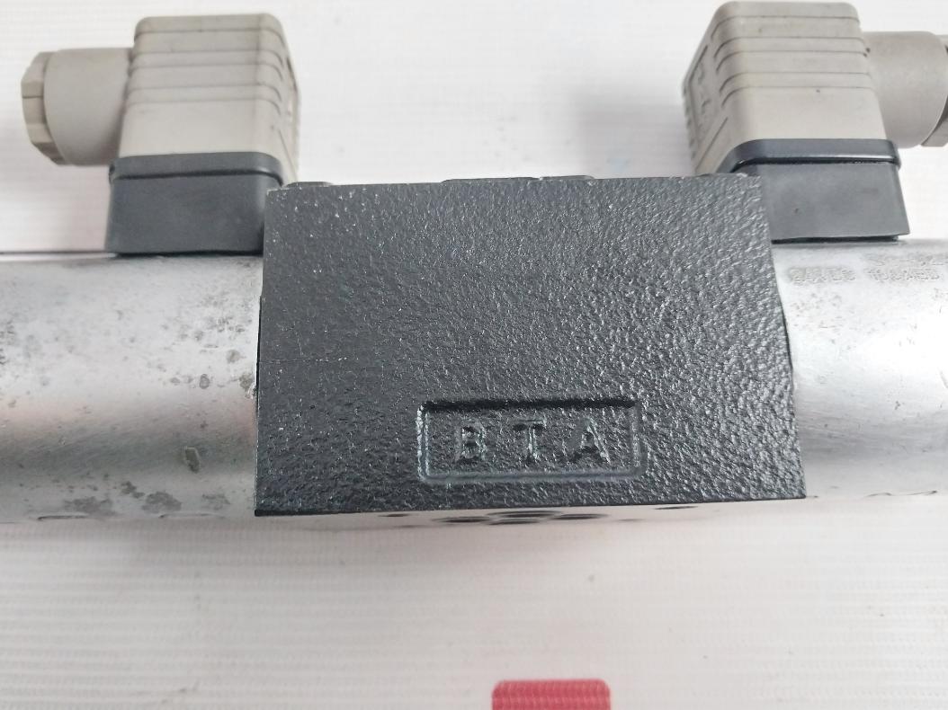 Parker 4D01 3208 0302 C1G0Q Hydraulic Directional Control Valve 24Vdc 100%Ed 14A