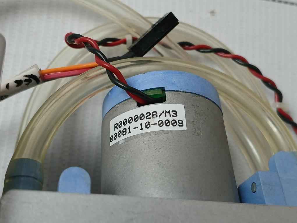 Parker D716a-22-04 Diaphragm Pump W/ Minco Ct198-1010r45.0l1-r Temp Controller