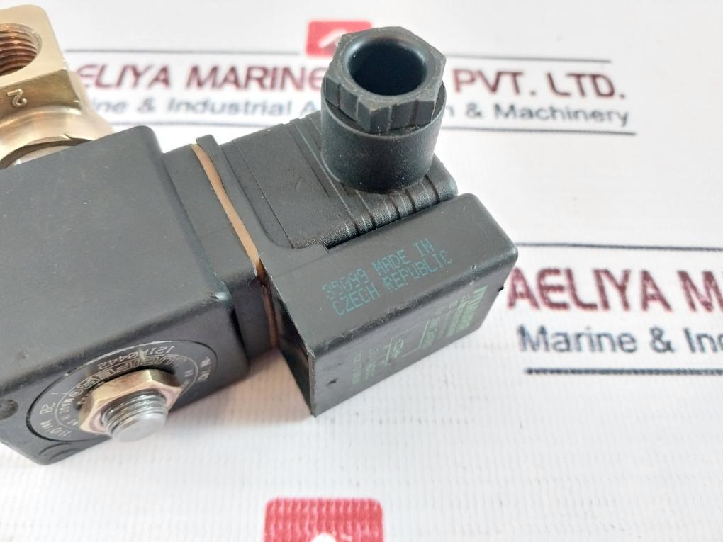 Parker Lucifer 121K02 B17 A Solenoid Valve With Coil 483510S6 F