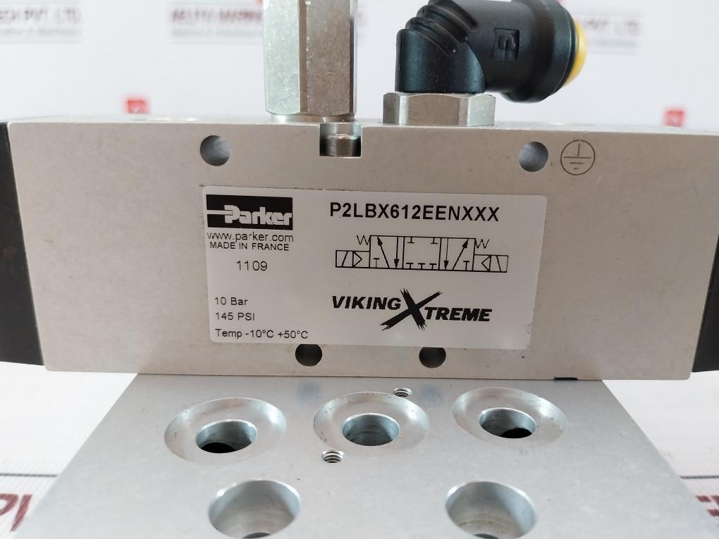 Parker P2Lbx612Eenxxx Viking Xtreme Series Pneumatic Valve 24V Dc 1.2W P2E-kv32C