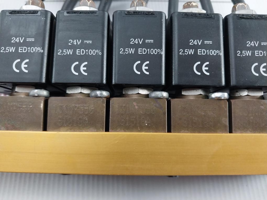 Parker 482606C2 Solenoid Operated Valve Manifold 131M7550