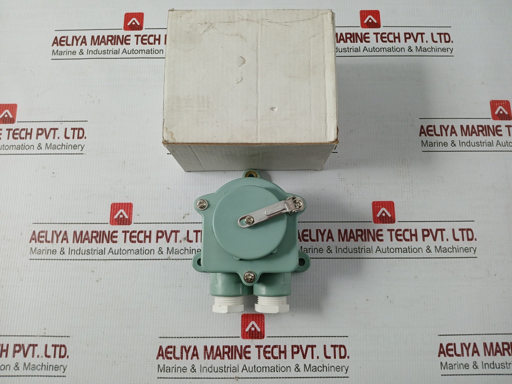 Part-No-Z-1m-Marine-Socket-2p-E-Ip56-250v-20a-1