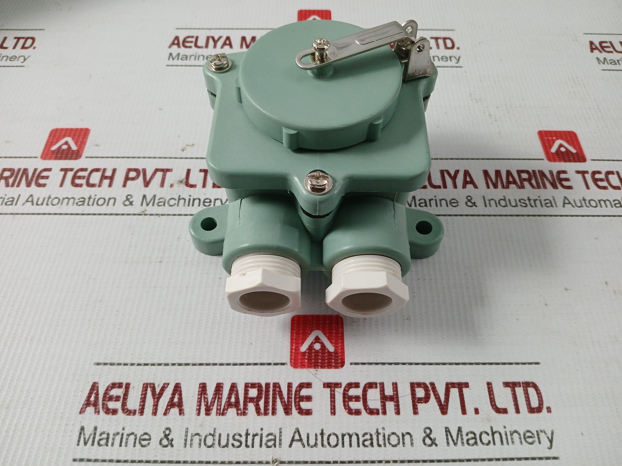 Part-No-Z-1m-Marine-Socket-2p-E-Ip56-250v-20a-3