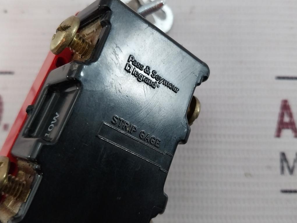 Pass & Seymour 20A Specification Grade Rocker Switch 120-277V