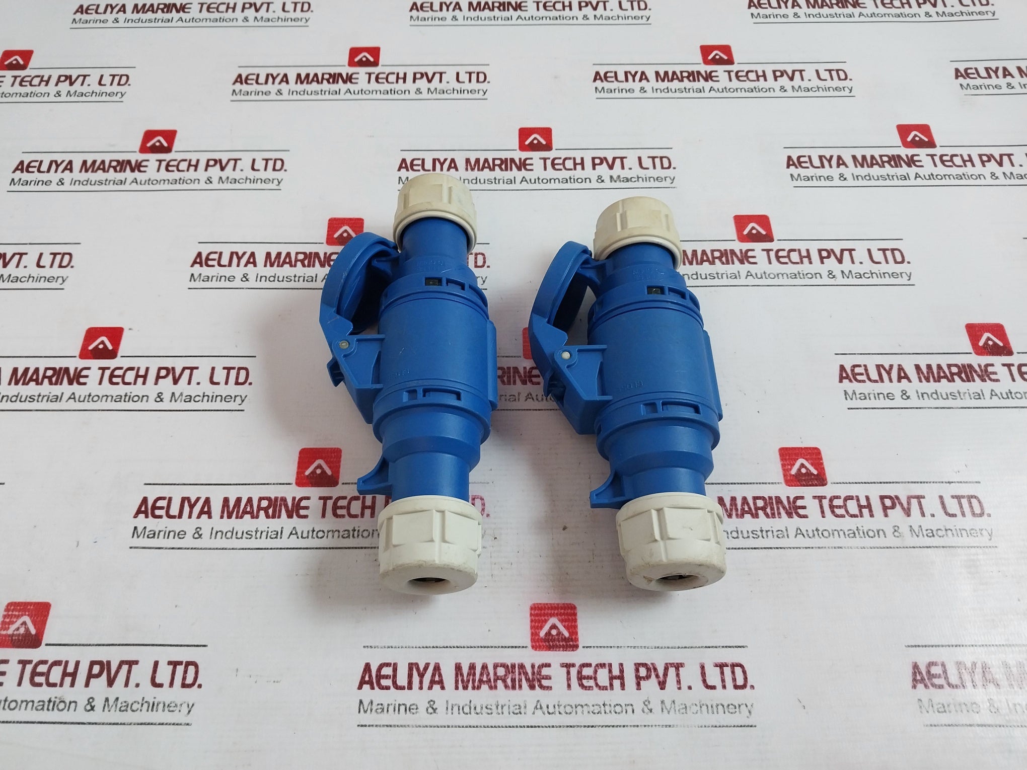 Pce 16A-6H/220-250V~ Pin & Sleeve Connector Type 213 Ip44 2P+E/50+60Hz