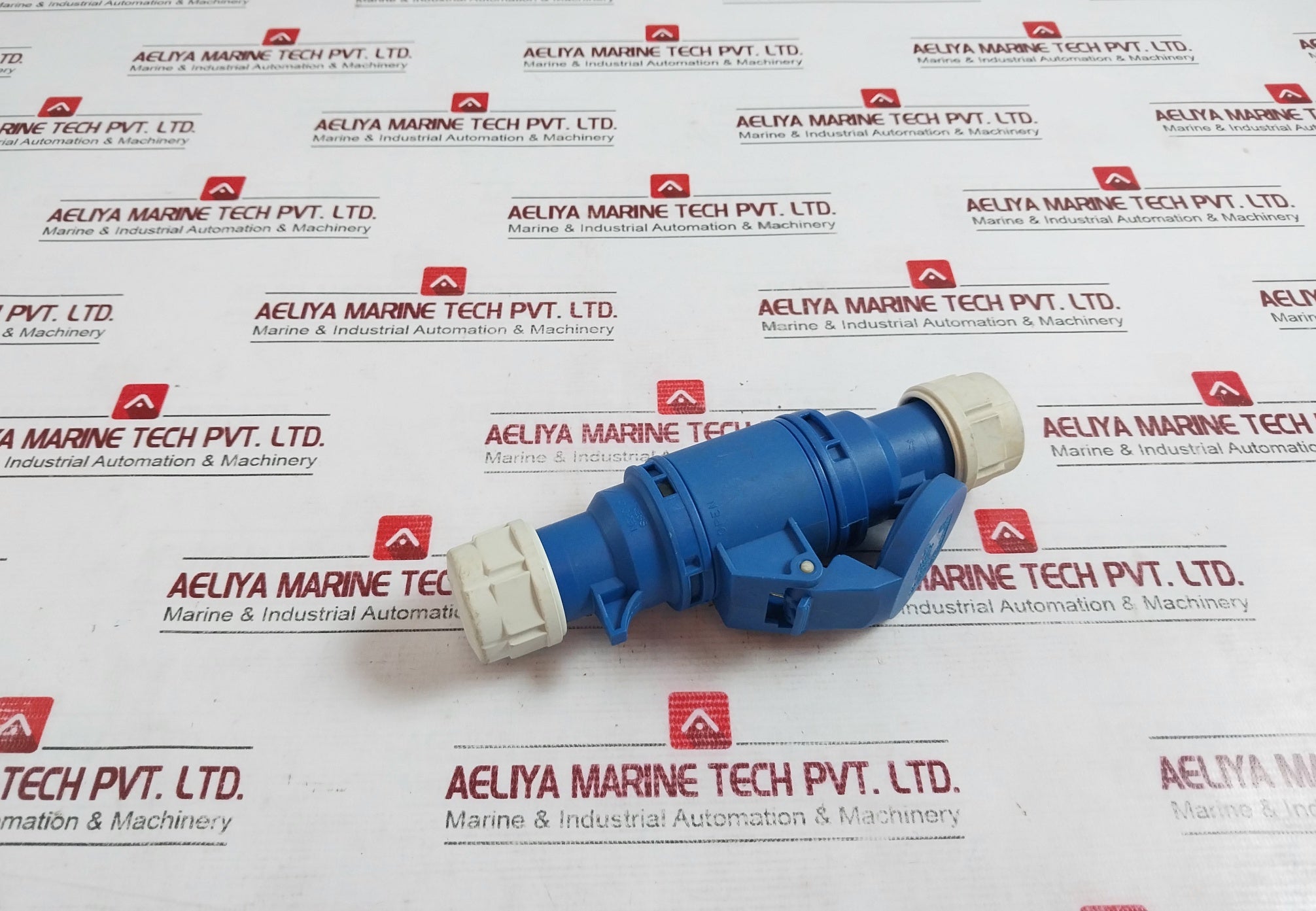 Pce 16A-6H/220-250V~ Pin & Sleeve Connector Type 213 Ip44 2P+E/50+60Hz