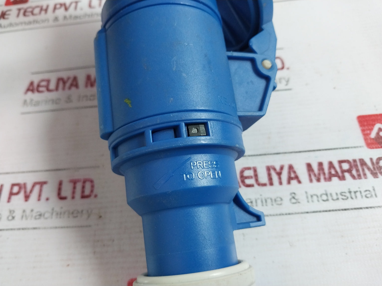 Pce 16A-6H/220-250V~ Pin & Sleeve Connector Type 213 Ip44 2P+E/50+60Hz
