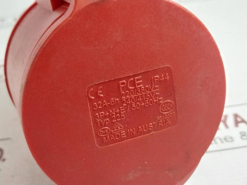 Pce 225 Cee-connector 32A-6H 220/380V 240/415V 50+60Hz Ip44 A010307