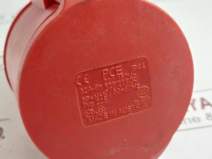 Pce 225 Cee-connector 32A-6H 220/380V 240/415V 50+60Hz Ip44 A010307