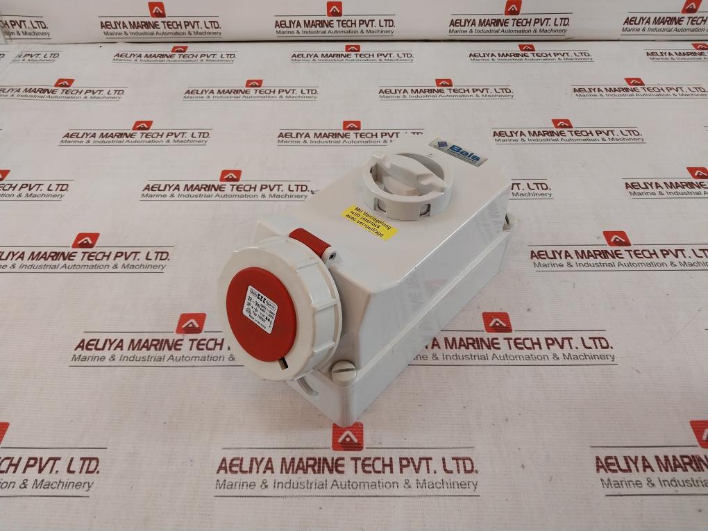 Pce 75242-3 Switched Interlocked Socket 32A 4P 3H Ip66/Ip67 440V 50/60Hz