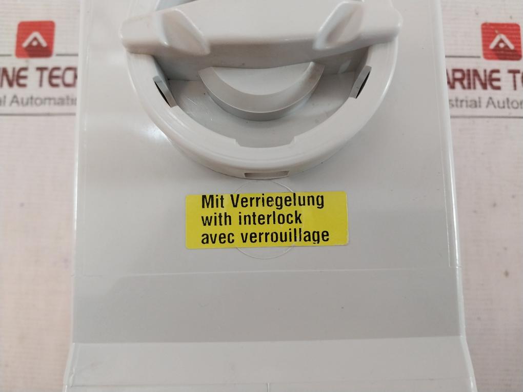 Pce 75242-3 Switched Interlocked Socket 32A 4P 3H Ip66/Ip67 440V 50/60Hz