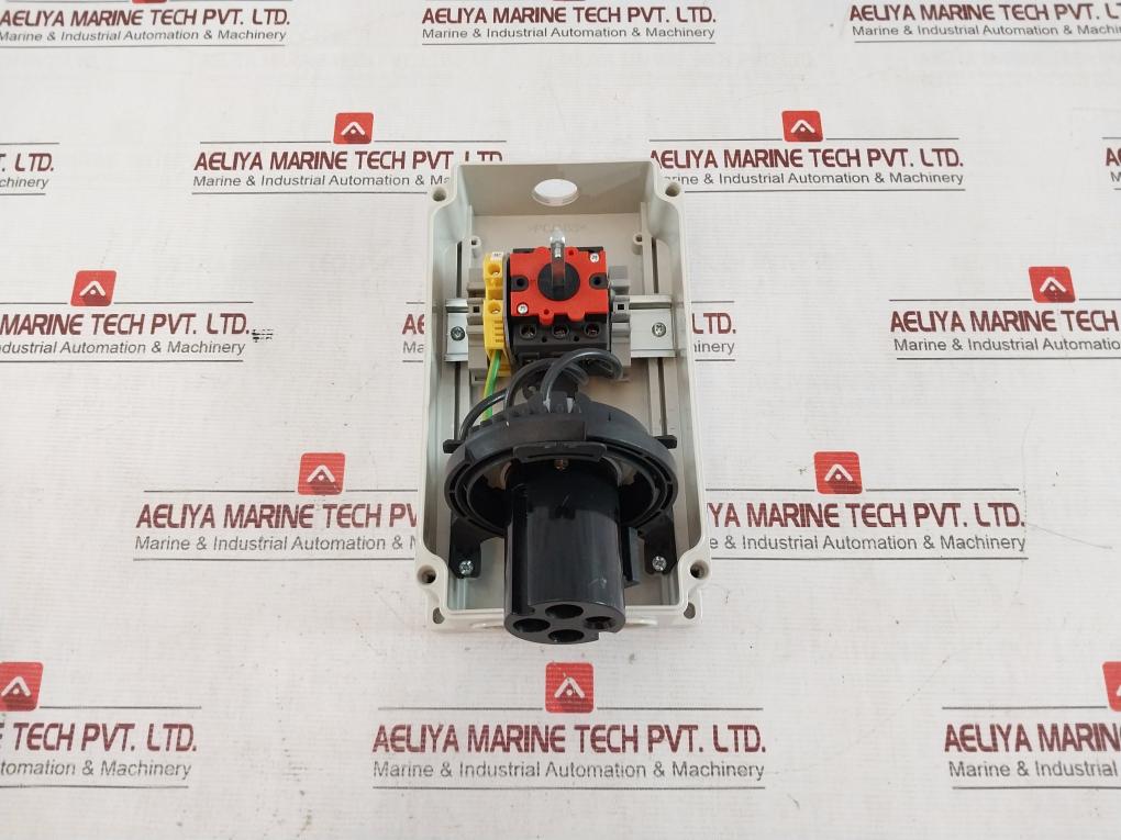 Pce 75242 Interlock Switch Socket 380/440V~ 50/60Hz 57A 1000V