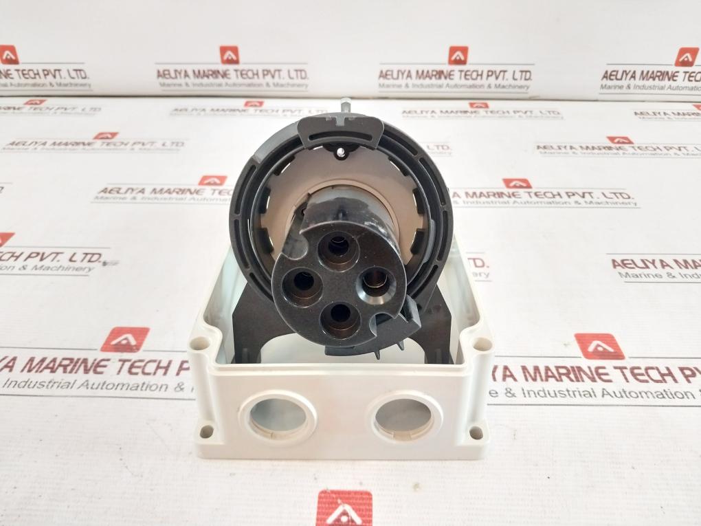 Pce 75242 Interlock Switch Socket 380/440V~ 50/60Hz 57A 1000V