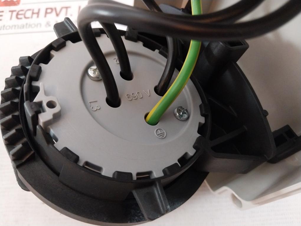 Pce 75242 Interlock Switch Socket 380/440V~ 50/60Hz 57A 1000V