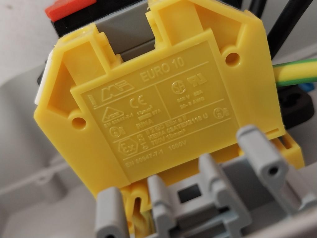 Pce 75242 Interlock Switch Socket 380/440V~ 50/60Hz 57A 1000V