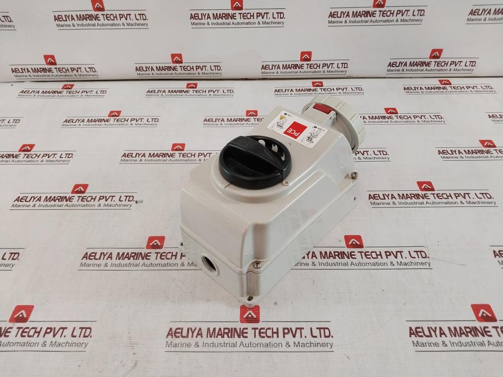 Pce 75242 Interlock Switch Socket 380/440V~ 50/60Hz 57A 1000V