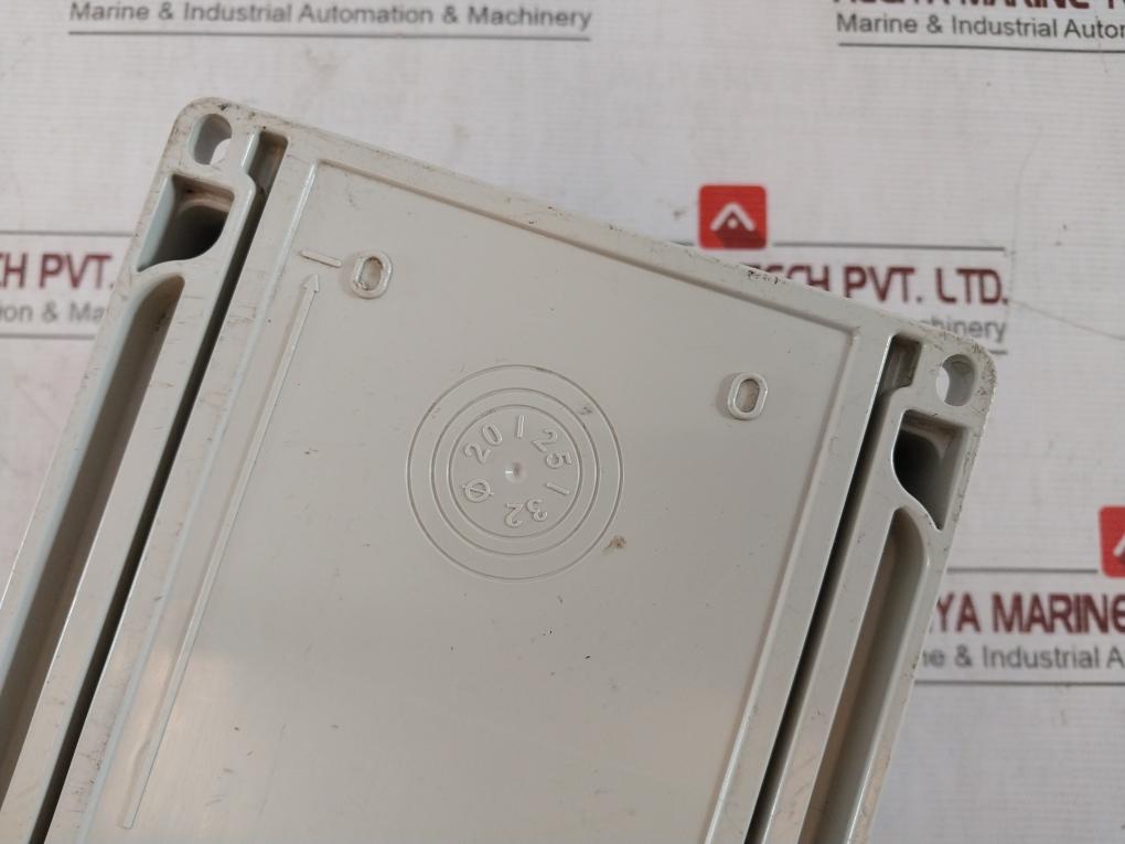 Pce 75242 Interlock Switch Socket 380/440V~ 50/60Hz 57A 1000V