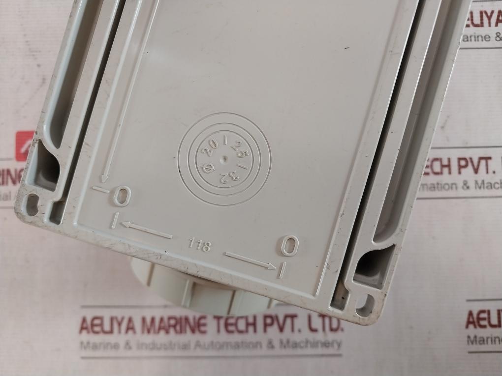 Pce 75242 Interlock Switch Socket 380/440V~ 50/60Hz 57A 1000V