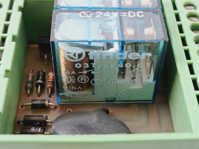 Phoenix Contact 35.75 50 Terminal Block With Relay 40.61 24v=dc