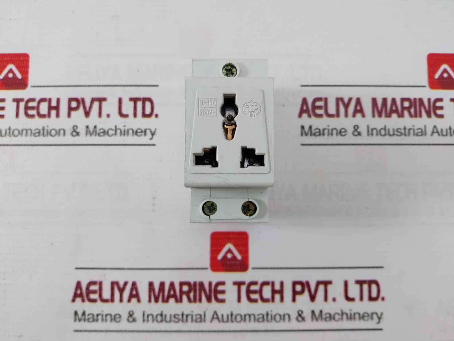 Picc 10-16A Universal Industrial Socket 250V