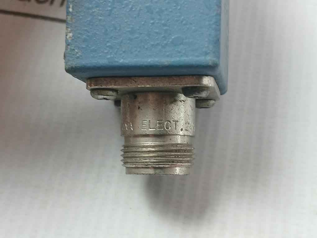 Pomona Elect. 2455 Connectors 1001-0042