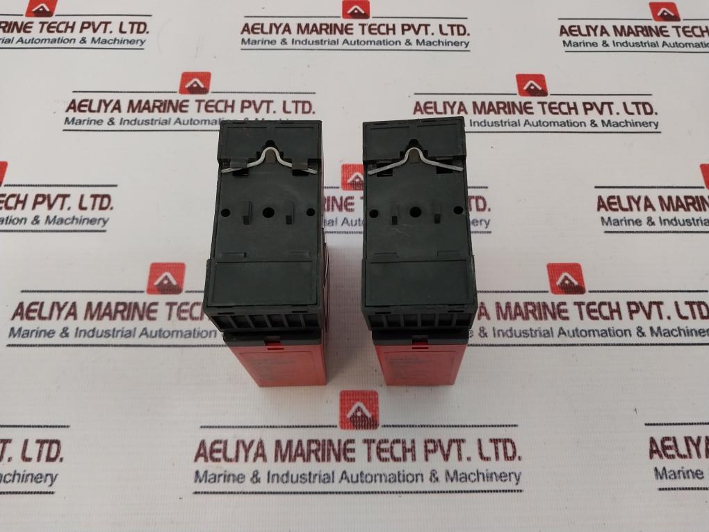 PR ELECTRONICS 2204X2 Isolation Amplifier With Socket Base 2204S104