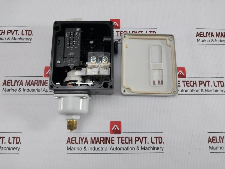 Pressure-Control-Switch-017A1681-03-7-Bar-102-Psig-Danfoss-Rt121-209613-10