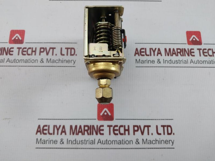 Pressure Switch 50Ma Sns-c106X Saginomiya