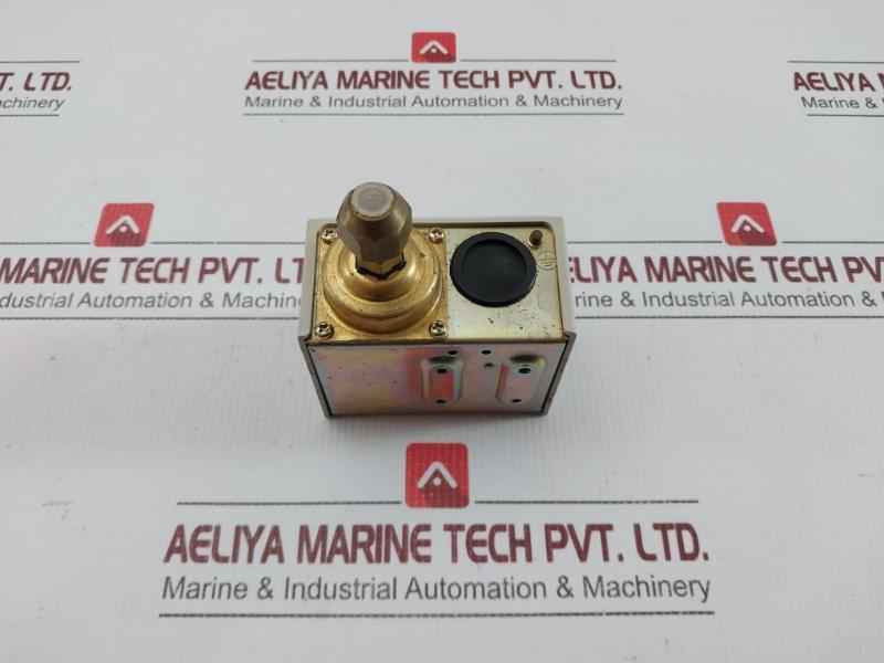 Pressure Switch 50Ma Sns-c106X Saginomiya