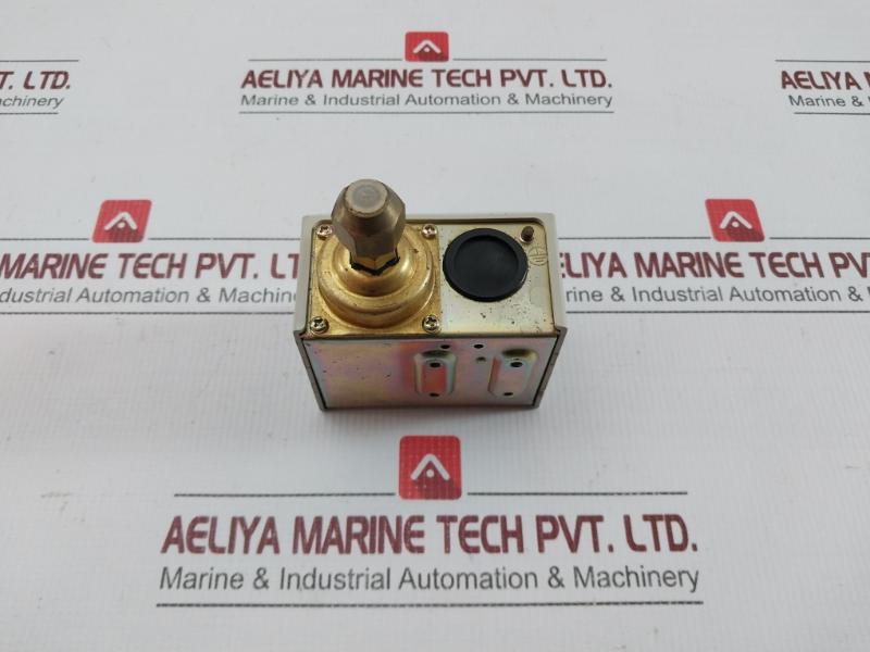 Pressure Switch 50Ma Sns-c106X Saginomiya