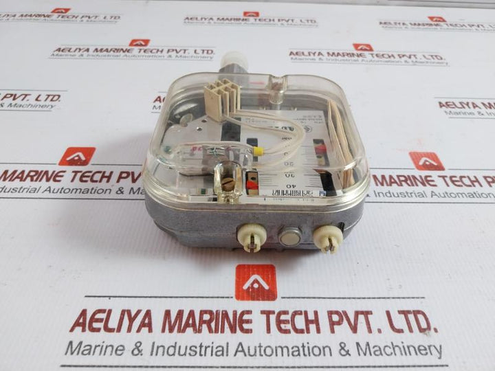 Pressure Switch Dfq 7B 98 F001 Sauter 0 To 40 Bar 2 (0,5)A 380V