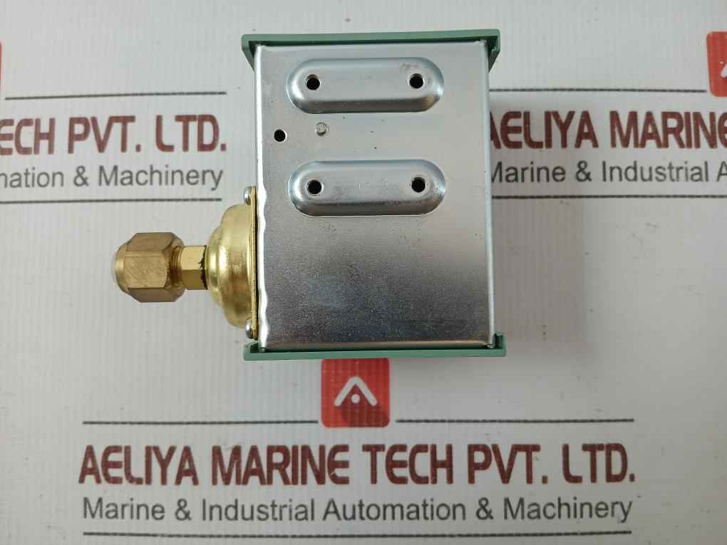 Pressure Switch Sns-c106Q032 Saginomiya Range -50 To 6 Cmhg