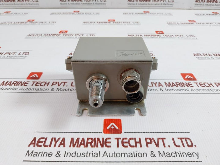 Pressure Transmitter 4-20 Ma 24 Vdc Part no 084G2158 Danfoss