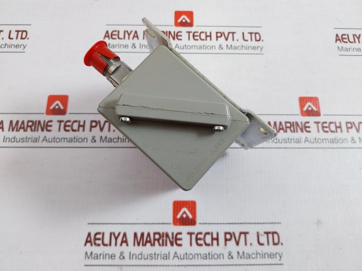 Pressure Transmitter 4-20 Ma 24 Vdc Part no 084G2158 Danfoss