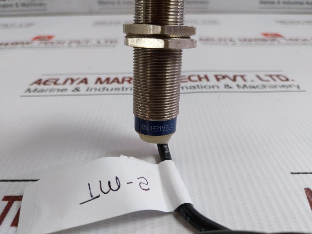 Proximity-Switch-Sensor-24-240v-Ac-Dc-By-Telemecanique-Xs618b1mbl2-12