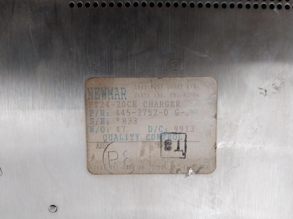 Pt-24-20Ce Three Stage Smart Charger 560 Watts Newmar